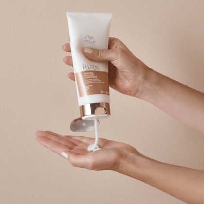 Wella Acondicionador FUSION Intense Repair Conditioner 1000ml Roberta Beauty Club Tienda Online Productos de Peluqueria