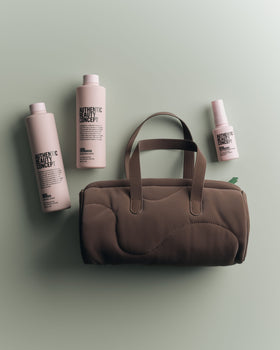 Authentic Beauty Concept Champú Pack Bolso Glow: Champú, Acondicionador, y Minitalla del Sérum de Brillo en Spray Roberta Beauty Club Tienda Online Productos de Peluqueria